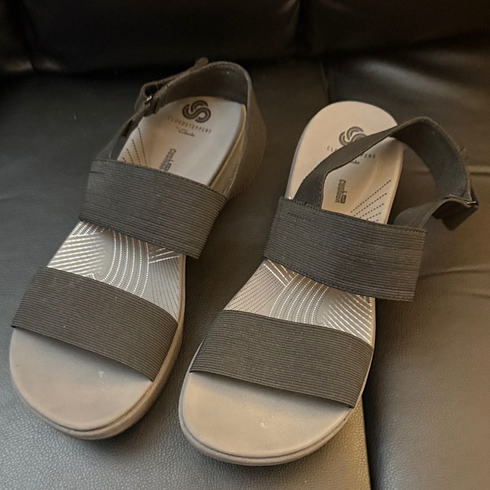 Clark’s cloudsteppers black Sandals- sz 10- new without box